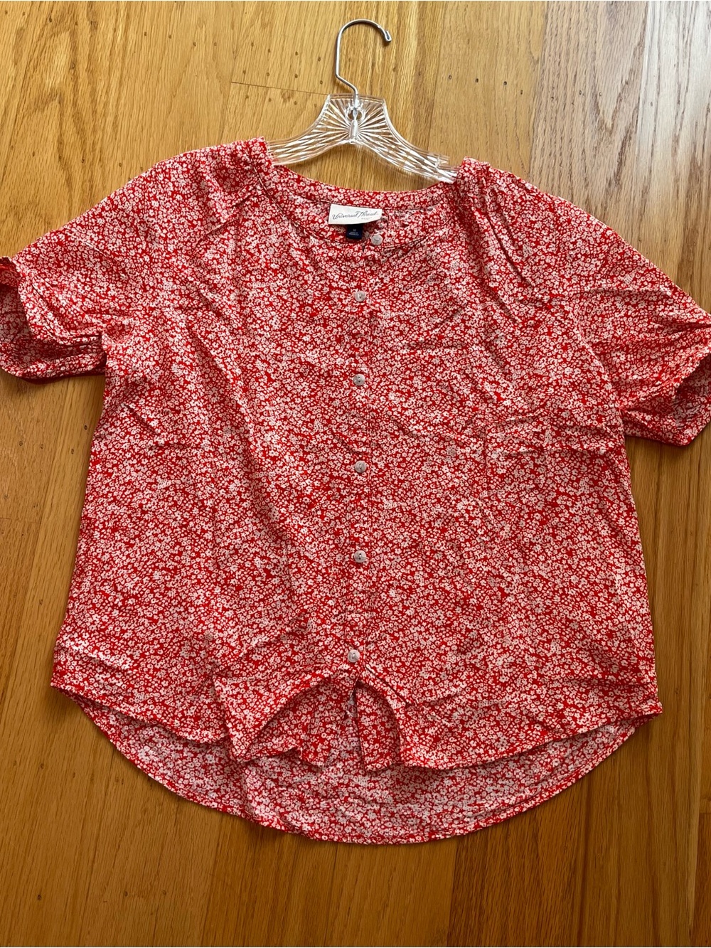 Universal Thread Red Floral Button-Front Women's short sleeve blouse Medium New